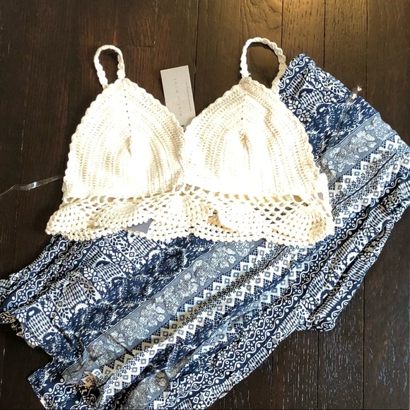 Wet Seal Tops - 🇺🇸Wet Seal crocheted beige crop top